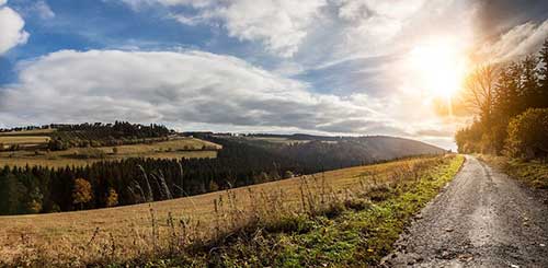 工作很累但是很充实的句子